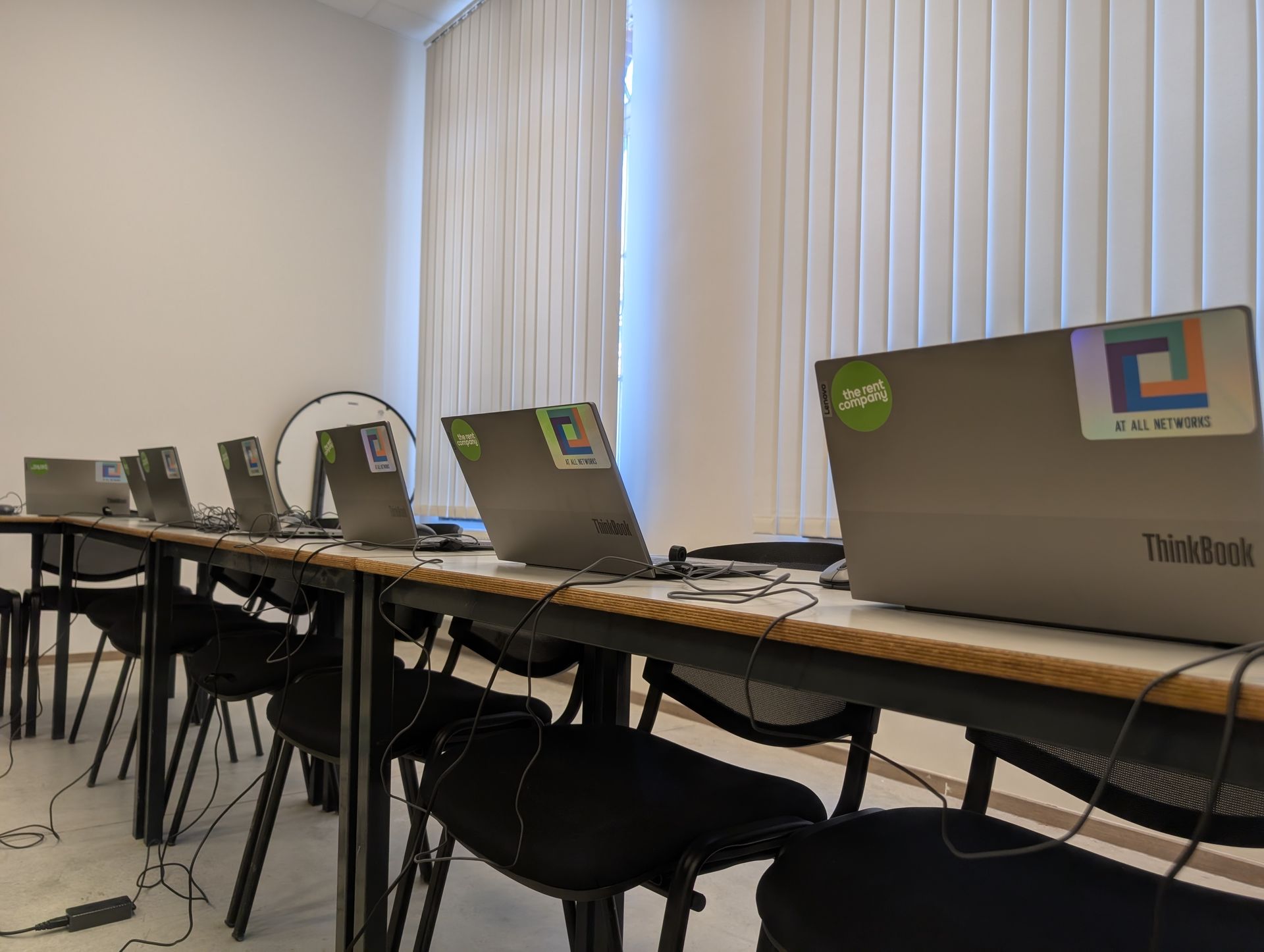 plusieurs ordinateurs aligner de chez at all networks plusieurs ordinateurs aligner de chez at all networks